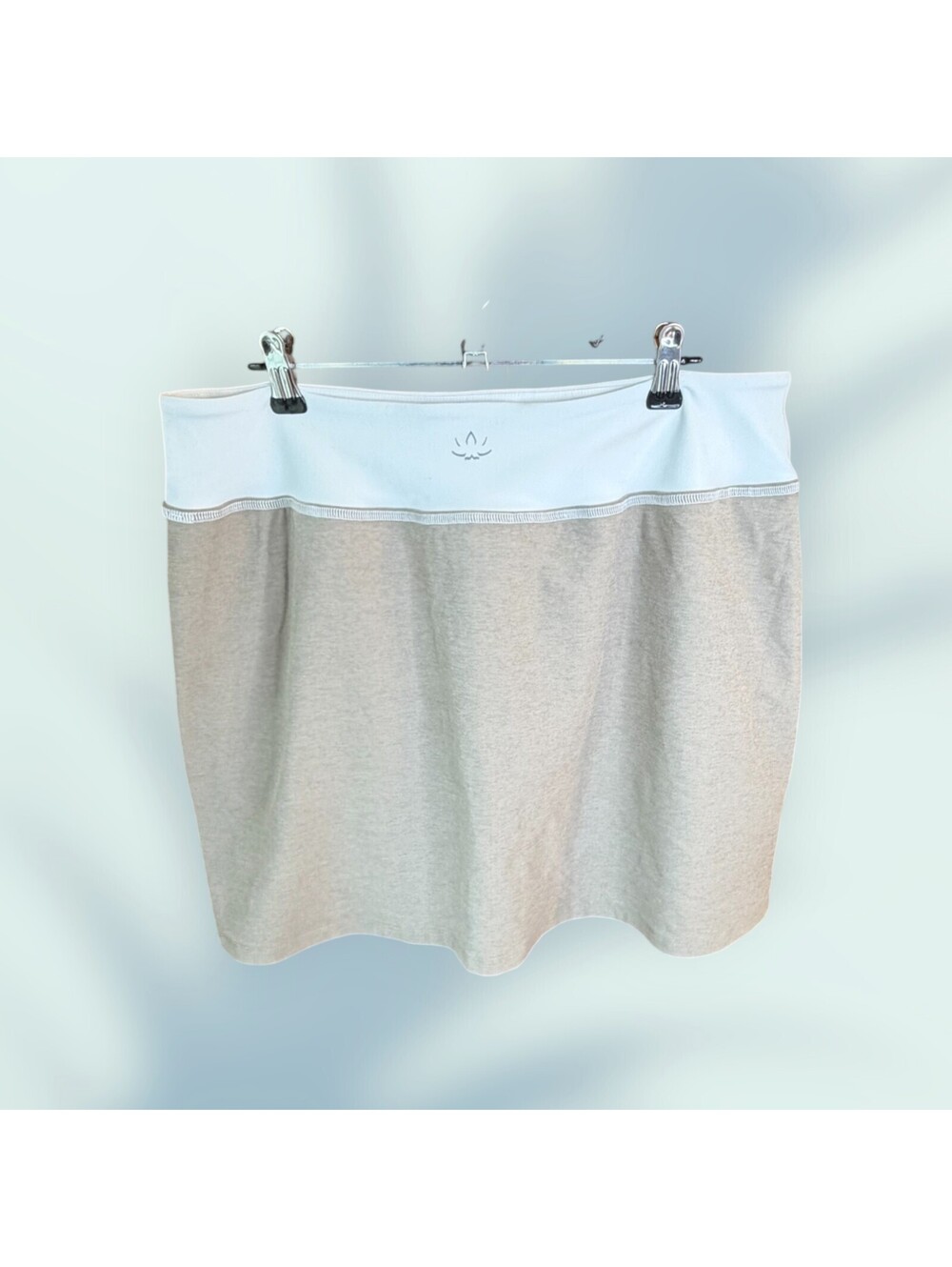 Beyond Yoga Two-Tone Beige and White Skirted Shorts, Size XL
